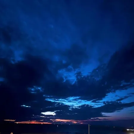 펜션 In With Stunning Sea Views